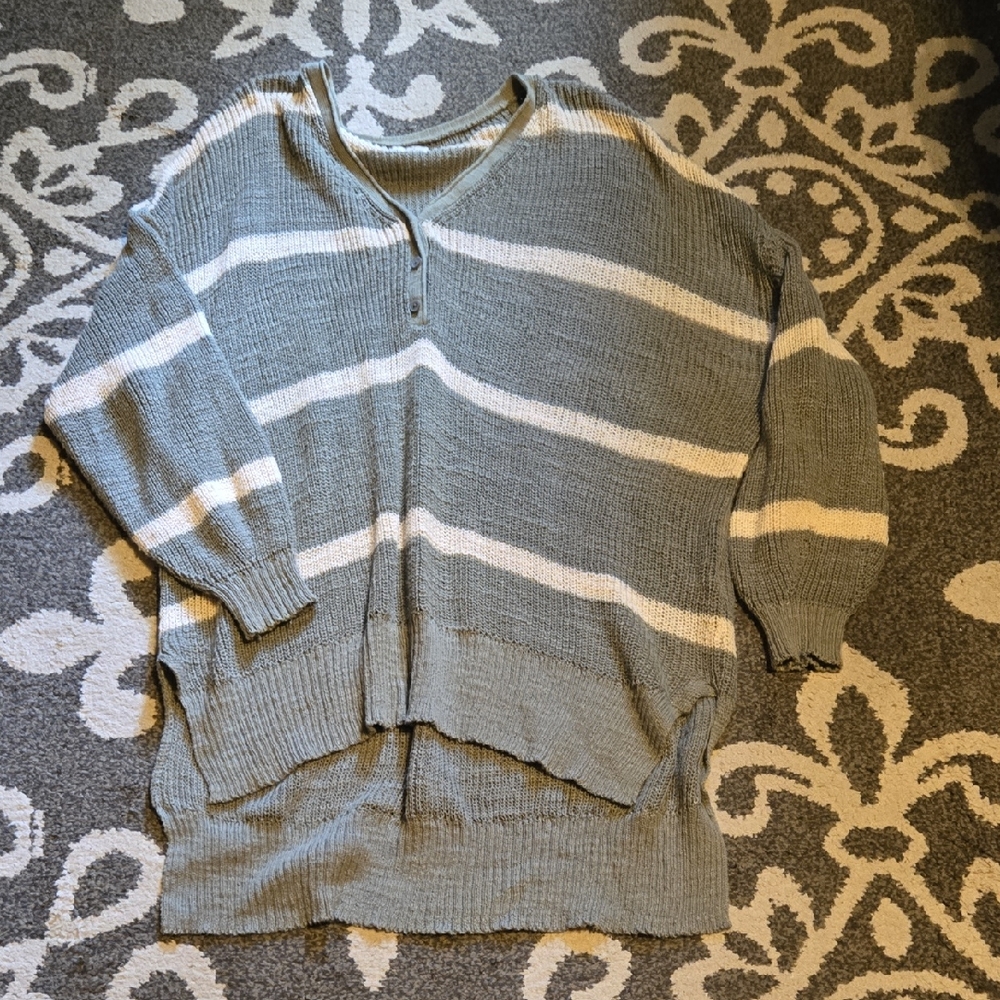 American Eagle Outfitters Green and White Oversized Sweater